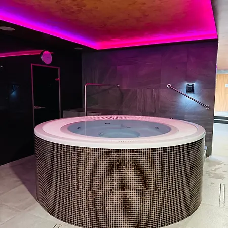 Helen C317 Hrebienok Daire